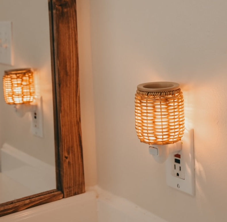 Rattan-Inspired Lantern Pluggable Wax Warmer