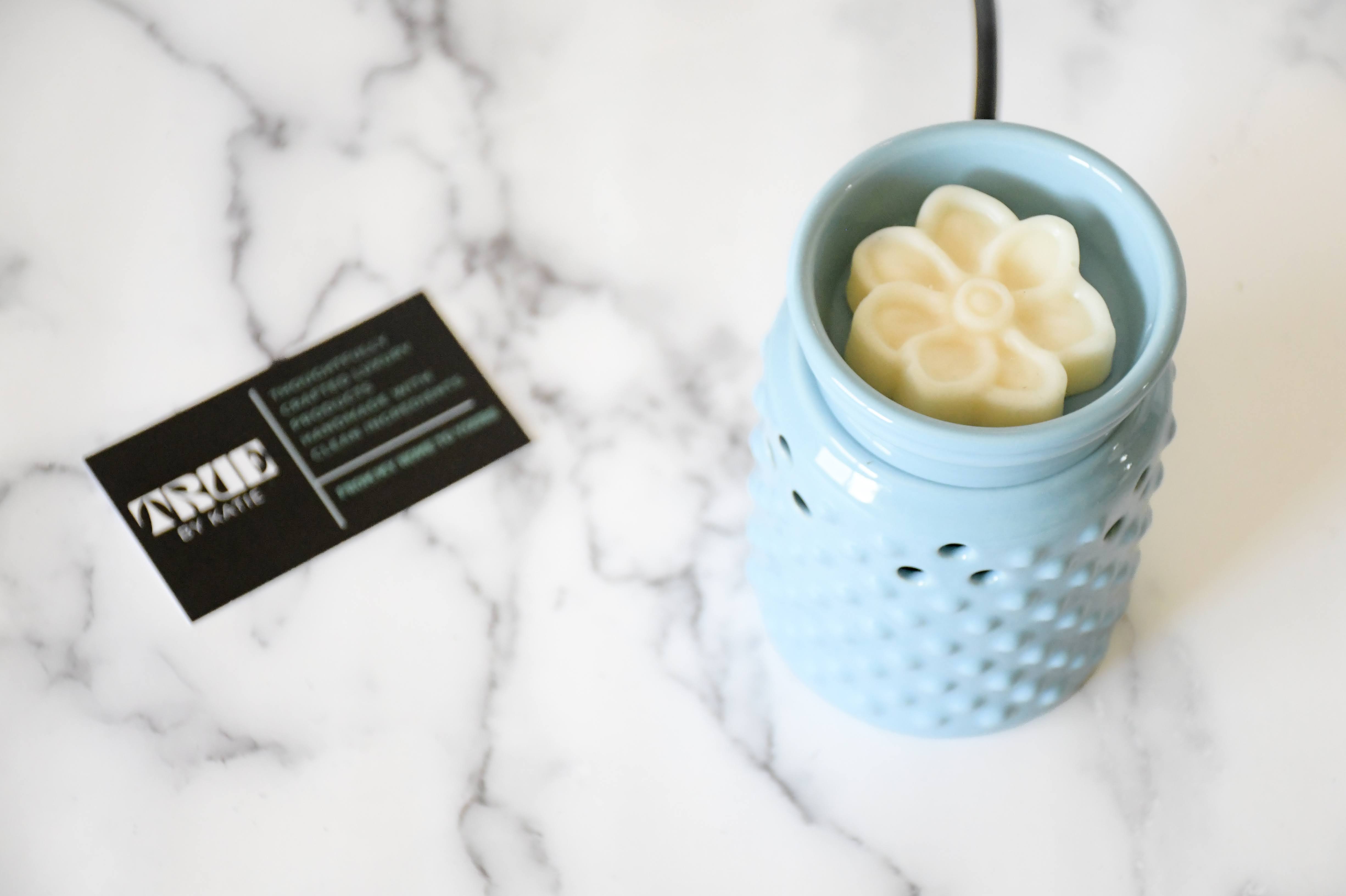 Hobnail Sky Blue Midsize Wax Warmer